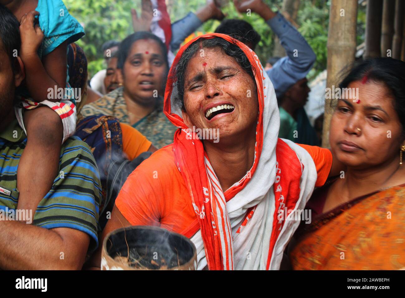 Une procession de gens de la communauté hindoue Motua à l'occasion du 201ème anniversaire de la sage Sri Sri Haricad Thakur et le jour du bain Saint, à Urak Banque D'Images