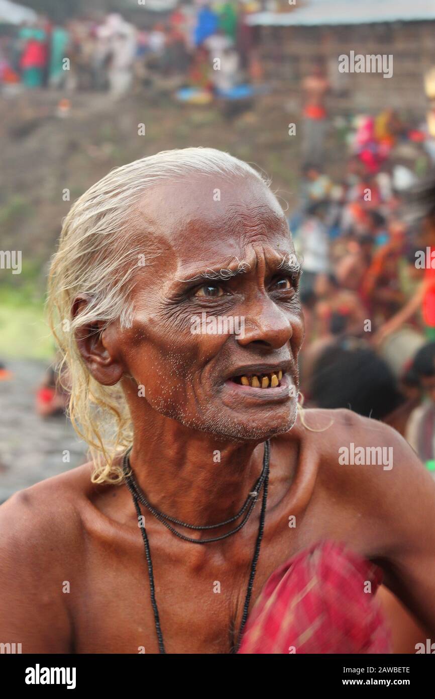 Une procession de gens de la communauté hindoue Motua à l'occasion du 201ème anniversaire de la sage Sri Sri Haricad Thakur et le jour du bain Saint, à Urak Banque D'Images