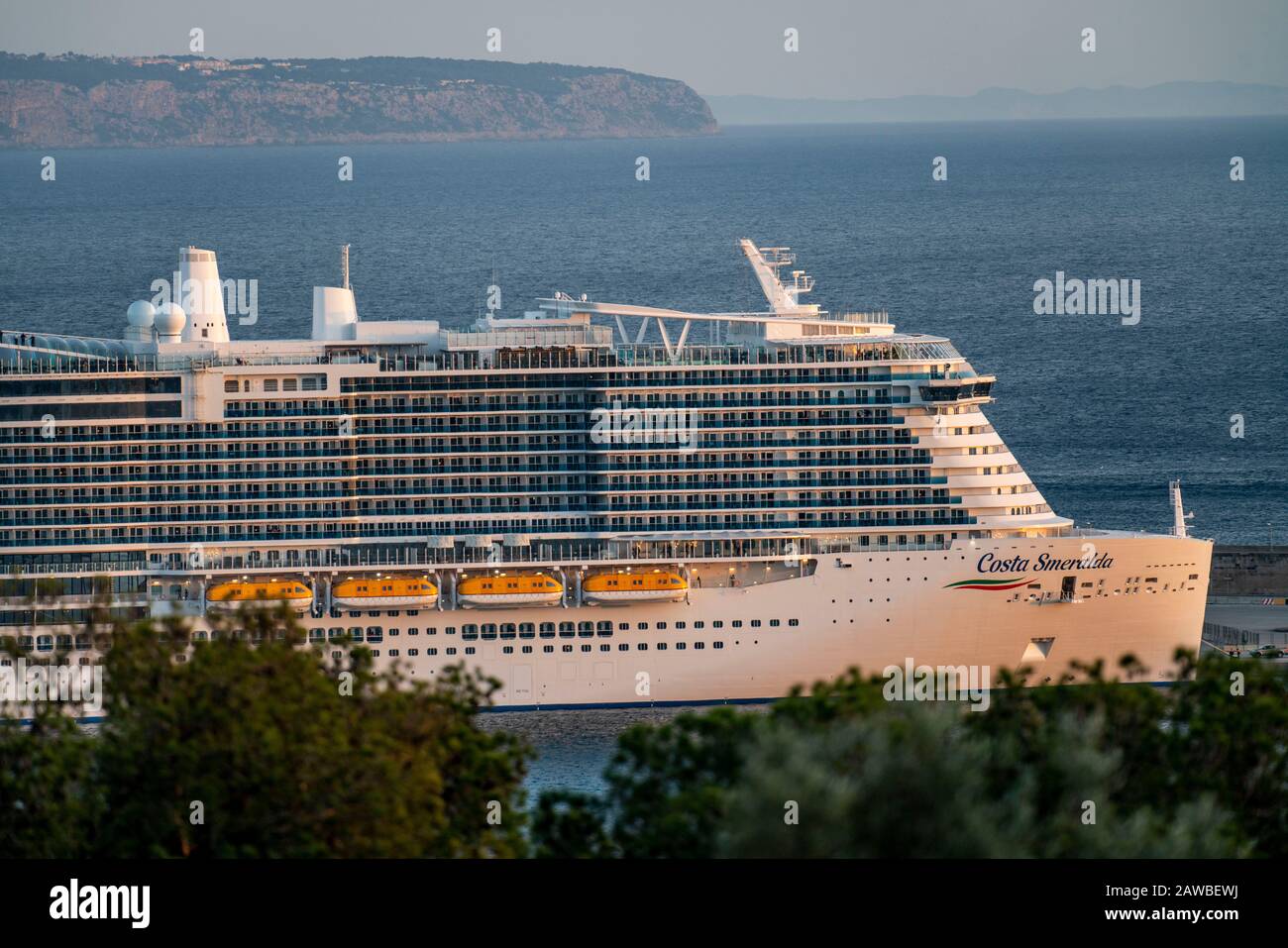 Bateau de croisière Costa Smeralda, de la compagnie de navigation italienne Costa Crociere, partant de la baie de Palma de Majorque, Iles Baléares, Espagne Banque D'Images