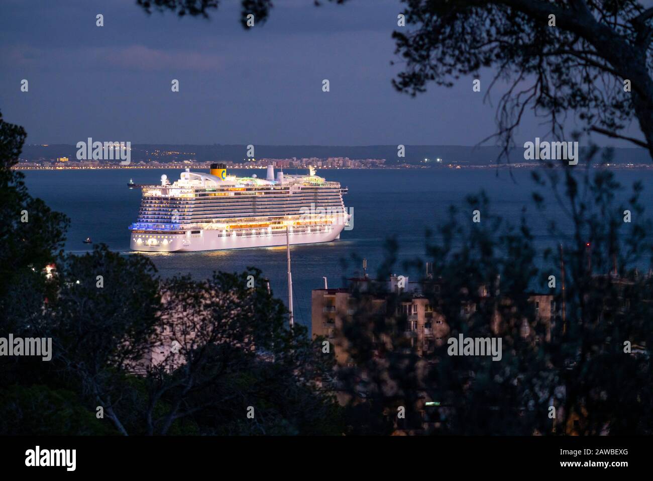 Bateau de croisière Costa Smeralda, de la compagnie de navigation italienne Costa Crociere, partant de la baie de Palma de Majorque, Iles Baléares, Espagne Banque D'Images