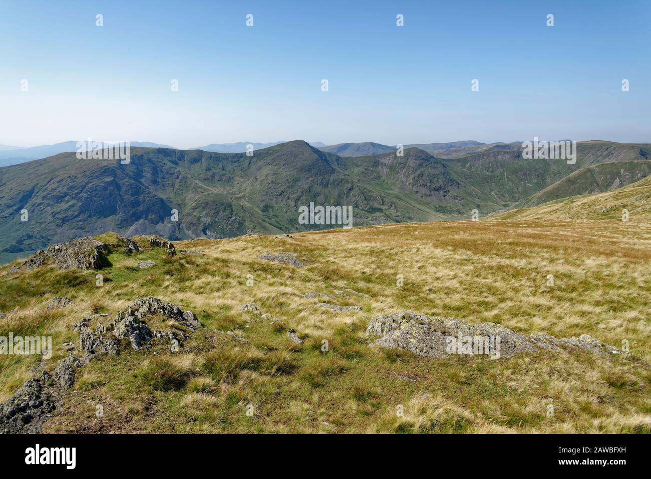 Vue de Kentmere Pike à Rainsbory Crag, Yoke (706 M au centre) et Ill Bell (757M au centre) et Froswick (720 M à droite), Lake District, Cumbria, Royaume-Uni Banque D'Images