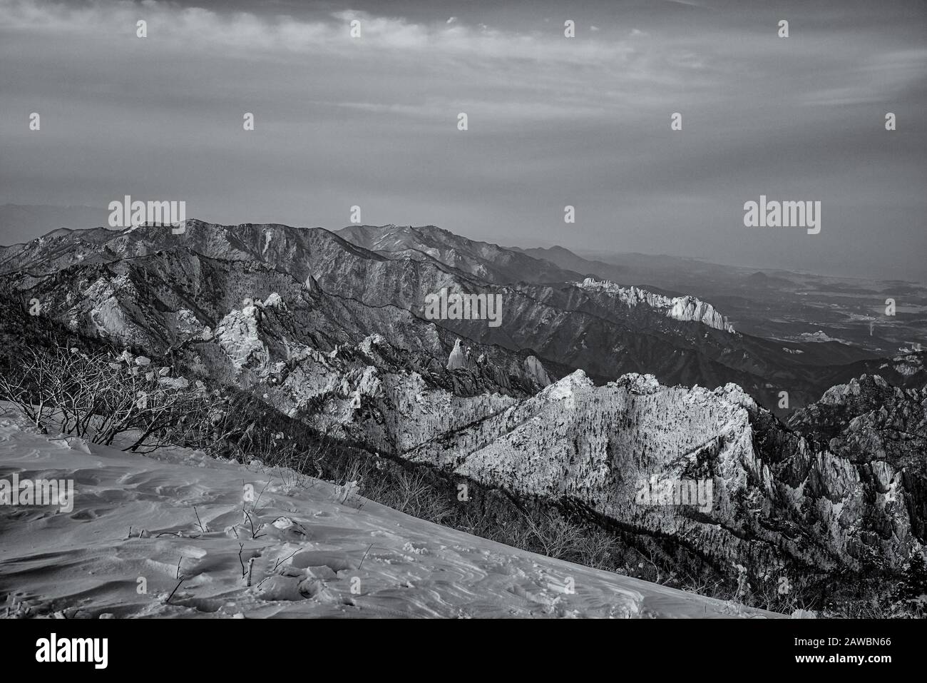 Les paysages spectaculaires du parc national de Seoraksan en Corée du Sud sont à couper le souffle, surtout en hiver. Banque D'Images