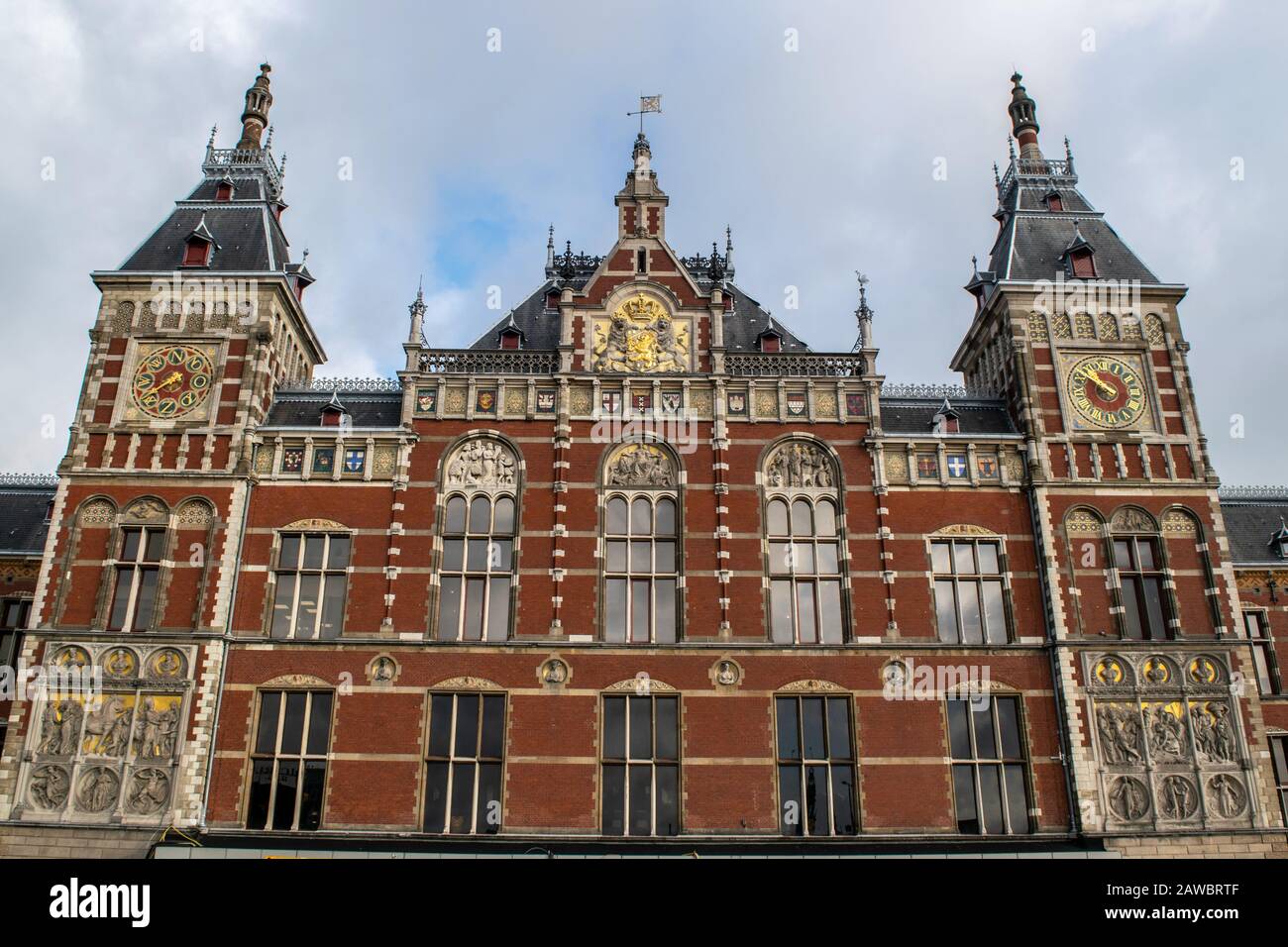 Bâtiment de la gare centrale d'Amsterdam aux Pays-Bas Banque D'Images