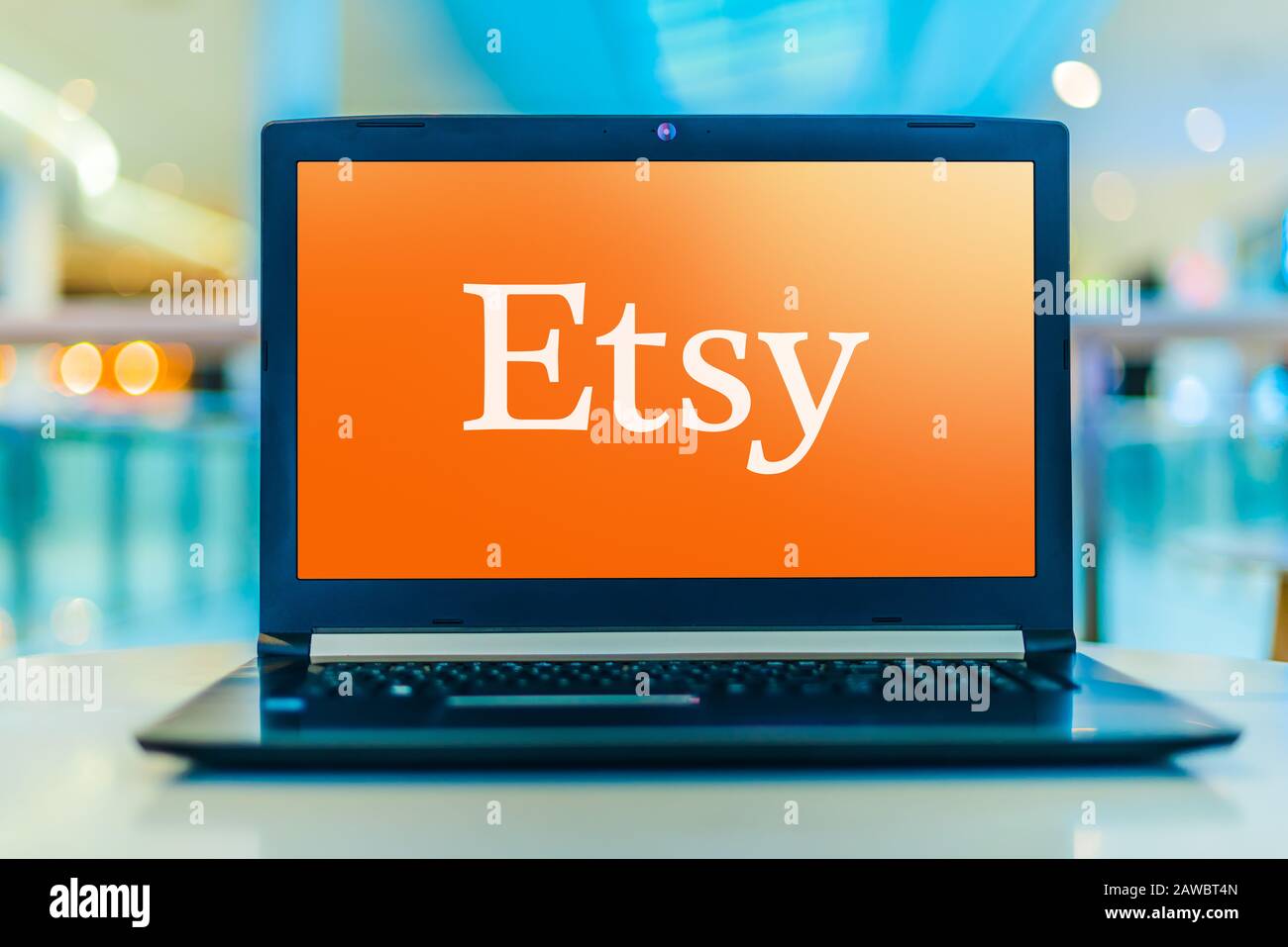Poznan, POL - 30 JANVIER 2020: Ordinateur portable affichant le logo d'Etsy, un site Web de commerce électronique axé sur les articles faits à la main ou d'époque et les fournitures d'artisanat Banque D'Images