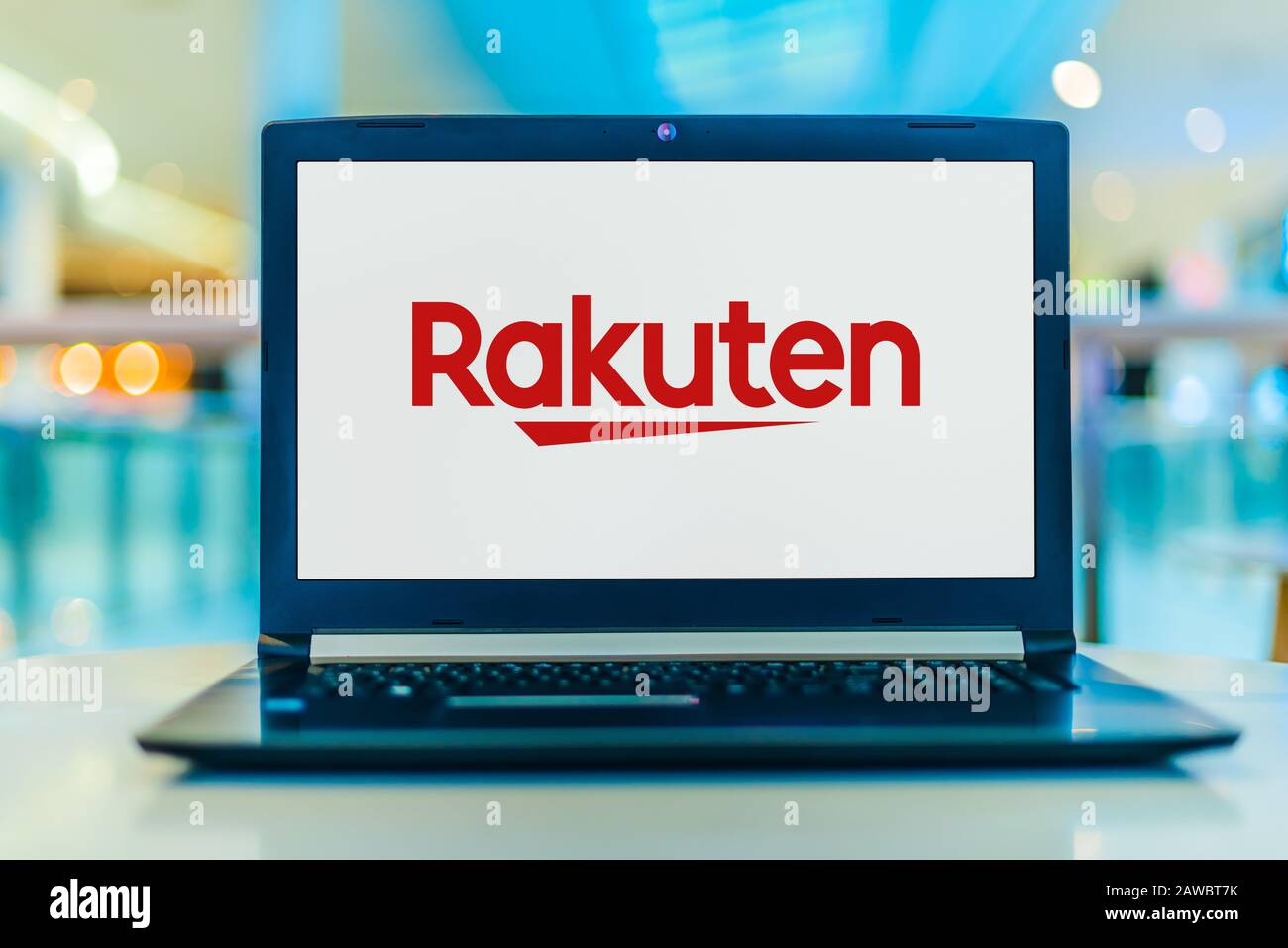 Poznan, POL - 30 JANVIER 2020: Ordinateur portable affichant le logo de Rakuten, une société japonaise de commerce électronique et de vente au détail en ligne basée à Tokyo Banque D'Images