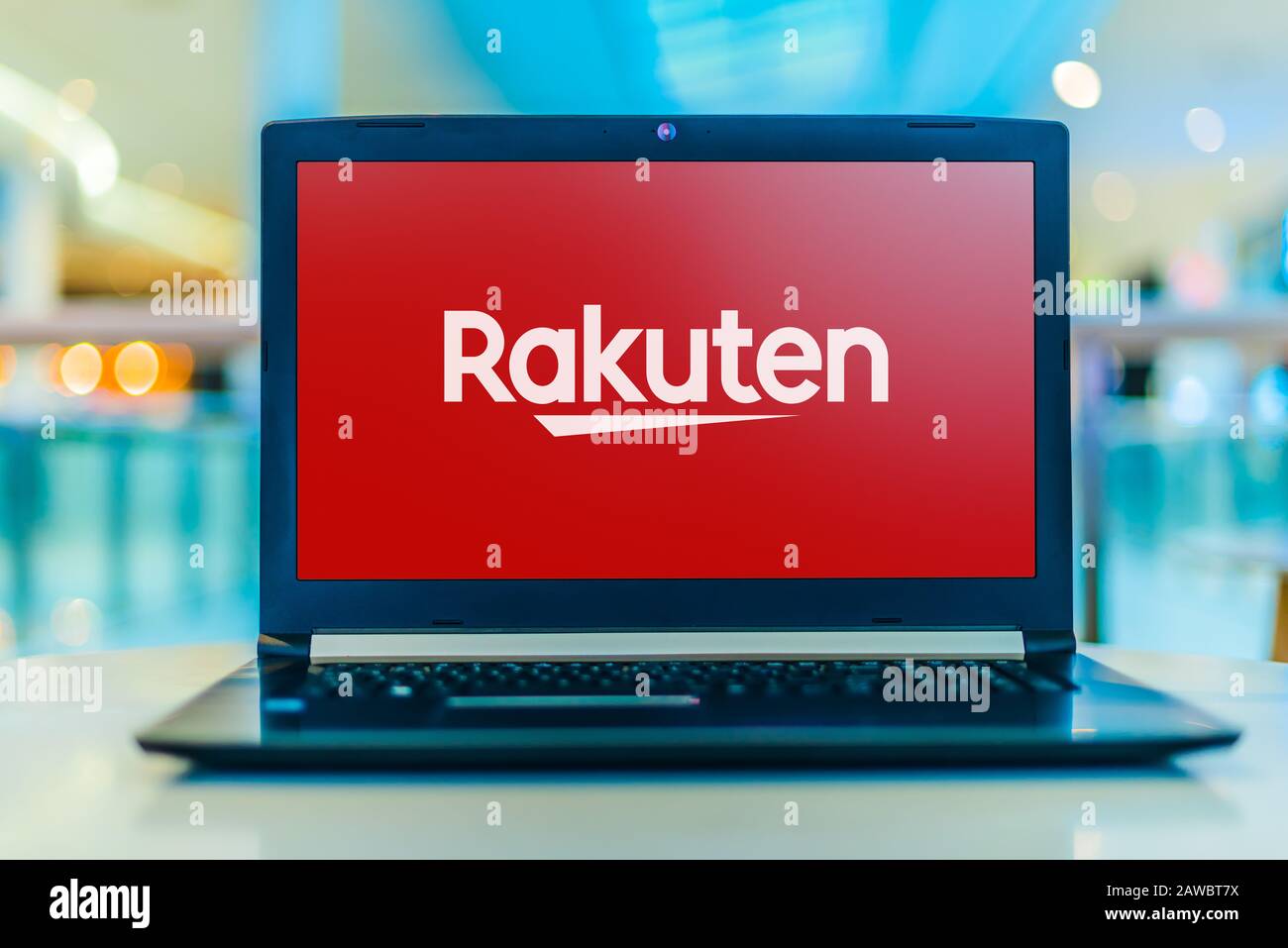 Poznan, POL - 30 JANVIER 2020: Ordinateur portable affichant le logo de Rakuten, une société japonaise de commerce électronique et de vente au détail en ligne basée à Tokyo Banque D'Images