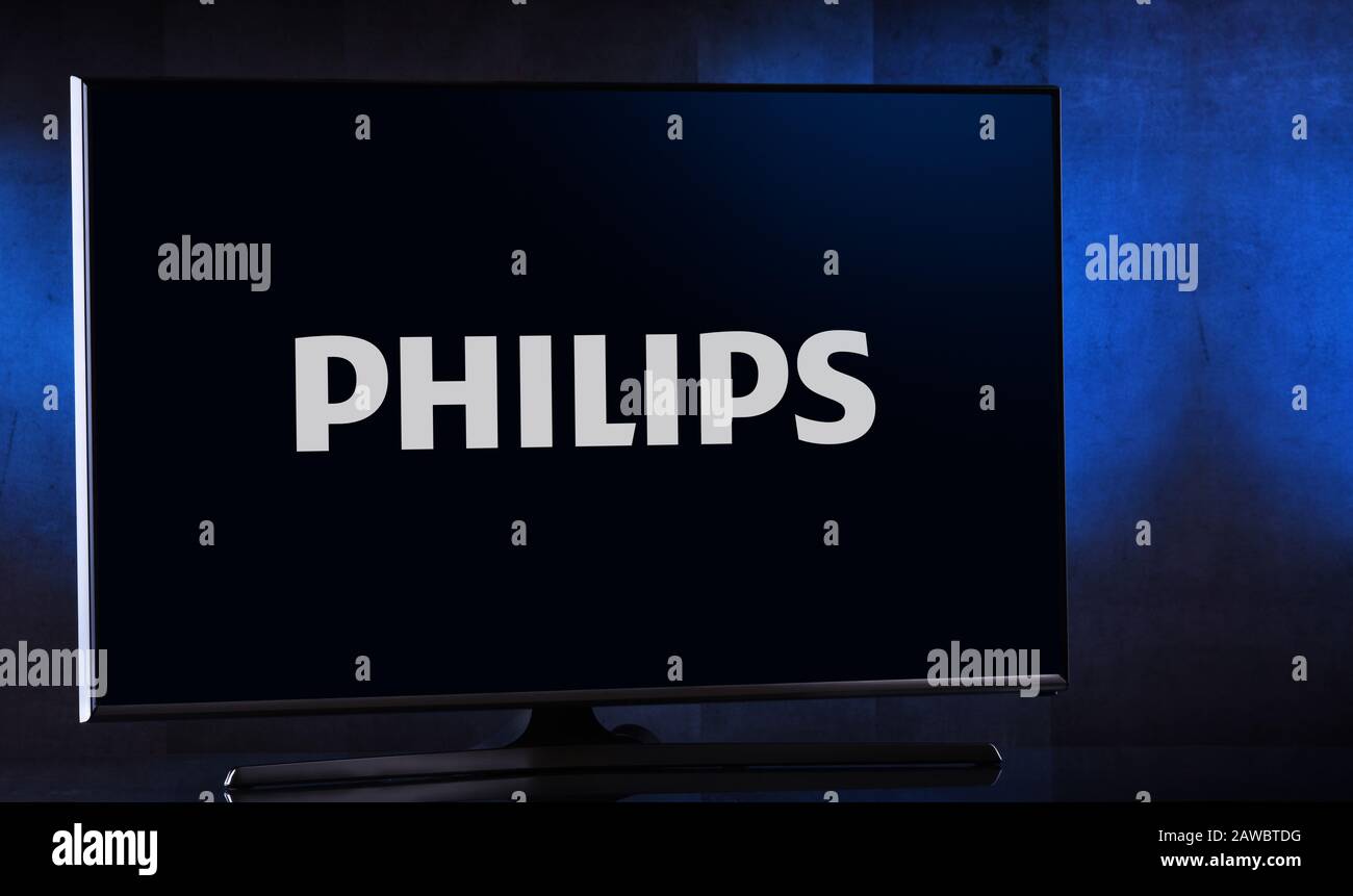 Poznan, POL - 04 FÉVRIER 2020: Téléviseur à écran plat affichant le logo de Philips, une société multinationale néerlandaise de conglomérat dont le siège social est situé à Amsterdam Banque D'Images