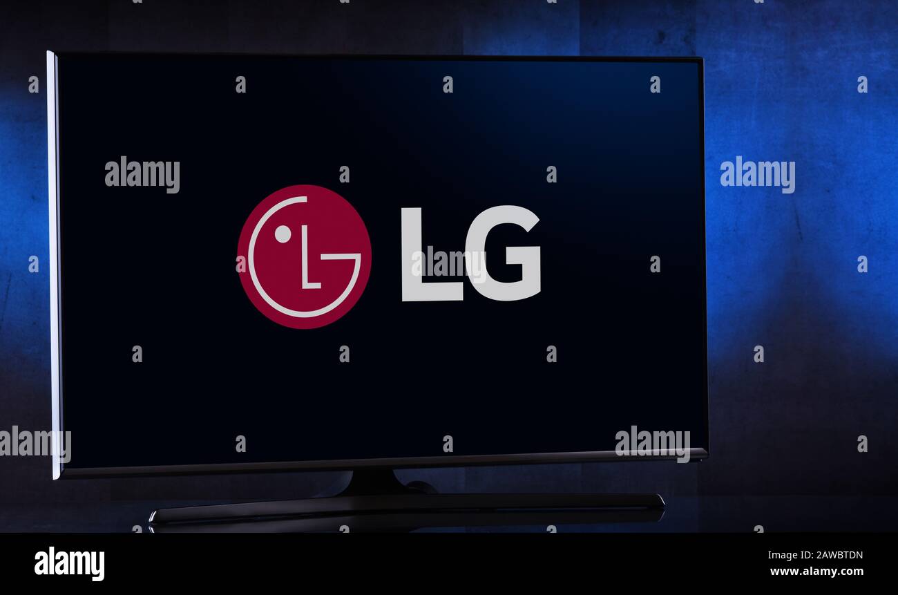 Poznan, POL - 04 FÉVRIER 2020: Téléviseur à écran plat affichant le logo LG, une société multinationale de conglomérat sud-coréenne Banque D'Images