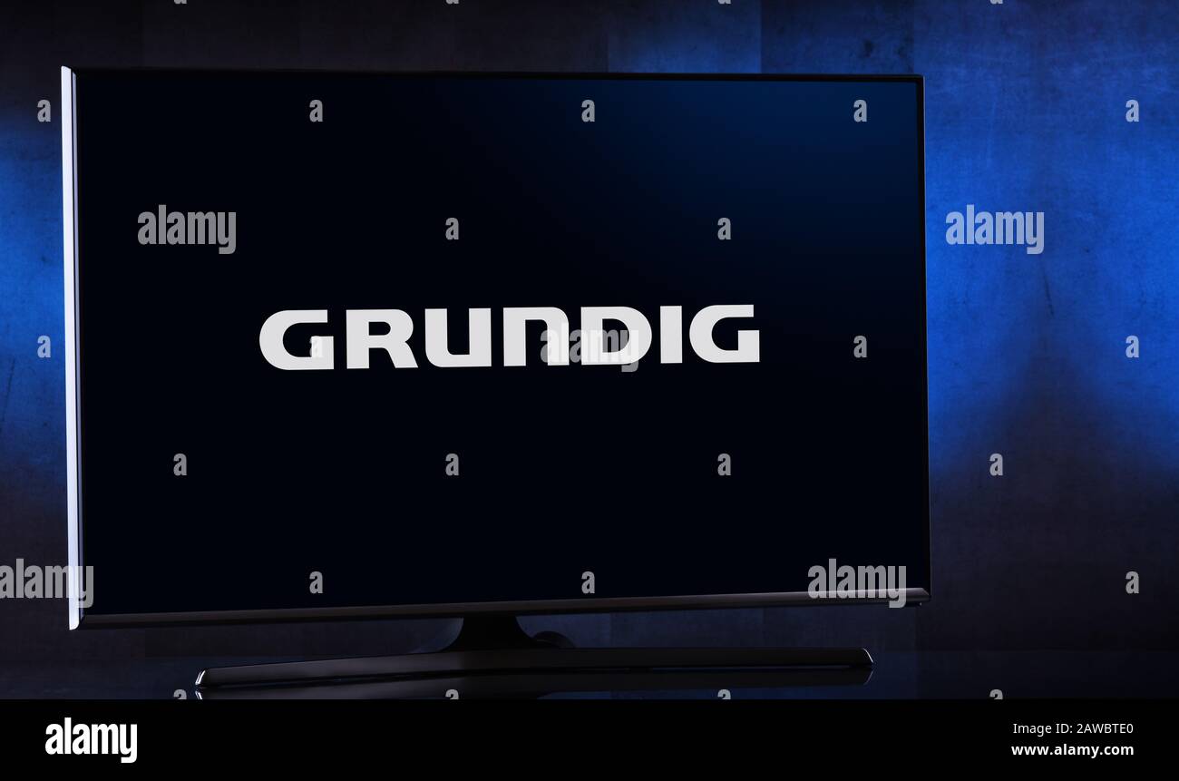 Poznan, POL - FÉV 04, 2020: Téléviseur à écran plat affichant le logo de Grindig, un fabricant d'électronique grand public appartenant à la société turque Arcelik. Banque D'Images