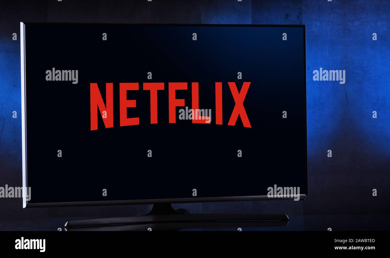 Poznan, POL - 04 FÉVRIER 2020: Téléviseur à écran plat affichant le logo de Netflix, un fournisseur américain de services de médias dont le siège social se trouve à Los Gatos, Californie, Banque D'Images