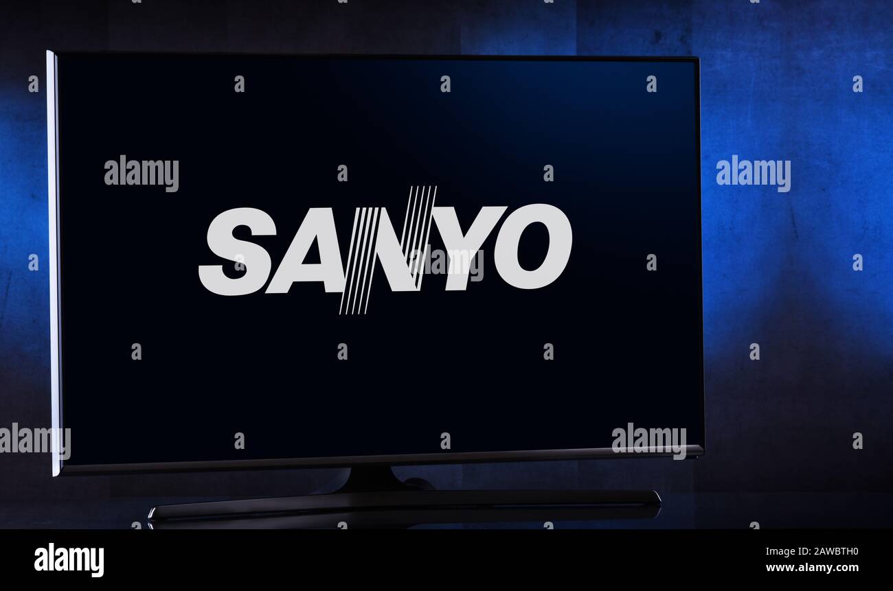 Poznan, POL - FÉV 04, 2020: Téléviseur à écran plat affichant le logo de Sanyo, est une société japonaise de l'électronique Banque D'Images
