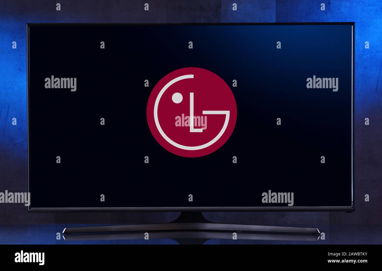 Poznan, POL - 04 FÉVRIER 2020: Téléviseur à écran plat affichant le logo LG, une société multinationale de conglomérat sud-coréenne Banque D'Images