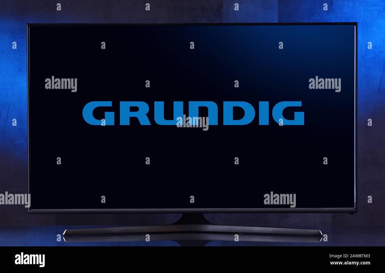 Poznan, POL - FÉV 04, 2020: Téléviseur à écran plat affichant le logo de Grindig, un fabricant d'électronique grand public appartenant à la société turque Arcelik. Banque D'Images