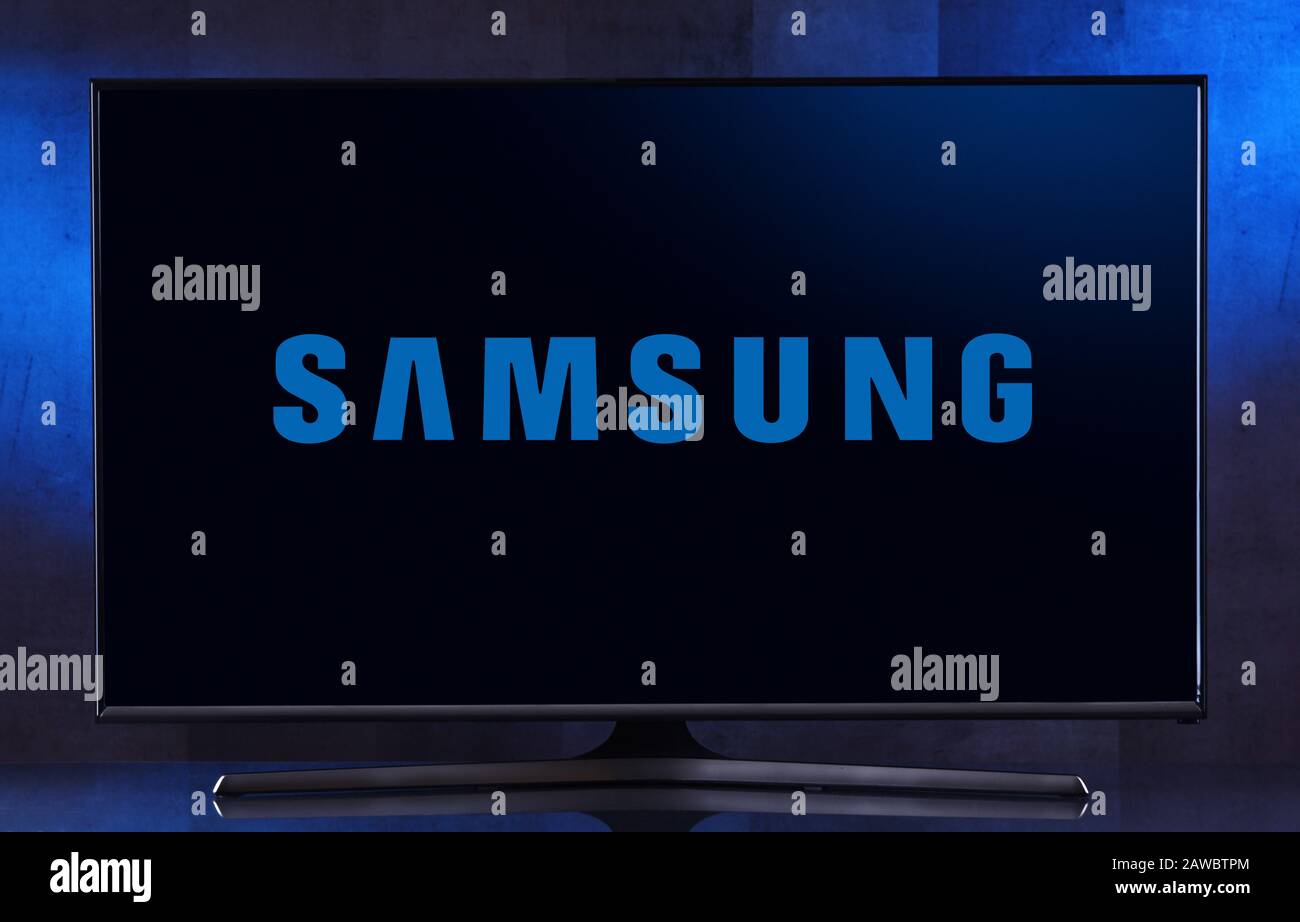 Poznan, POL - 04 FÉVRIER 2020: Téléviseur à écran plat affichant le logo de Samsung, un conglomérat multinational sud-coréen dont le siège social est situé à Samsung Town, Se Banque D'Images