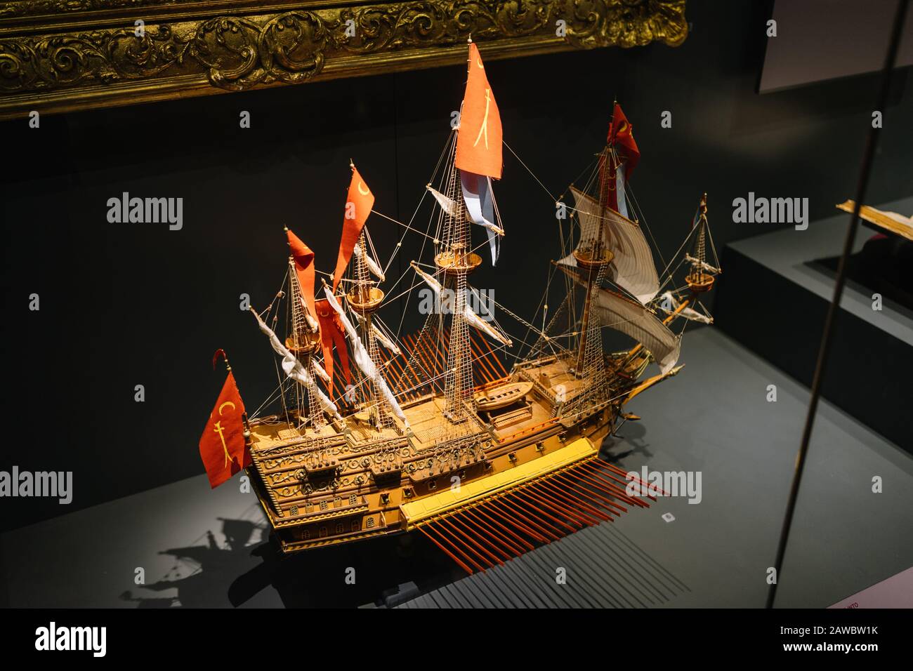 Istanbul, Turquie - 12 Janvier 2020 : Objets Exposés Pour L'Exposition Au Musée Naval D'Istanbul, Turquie. Banque D'Images