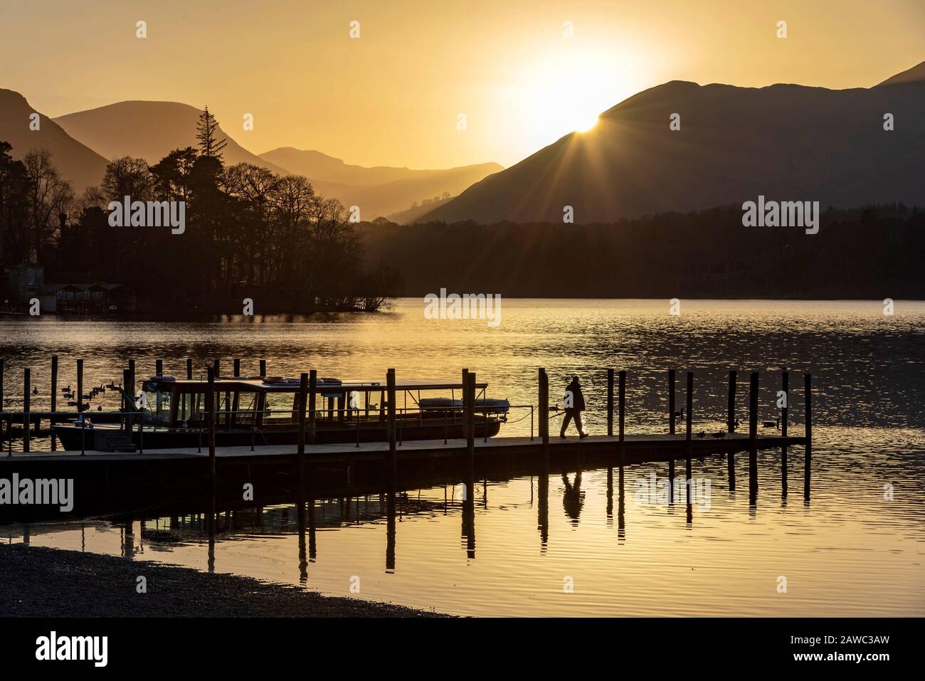 Coucher de soleil sur Derwentwaetr à Keswick. Le quartier du lac. Banque D'Images