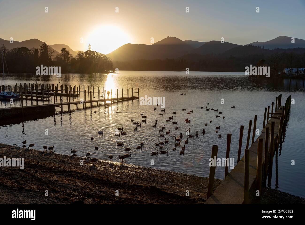 Coucher de soleil sur Derwentwaetr à Keswick. Le quartier du lac. Banque D'Images