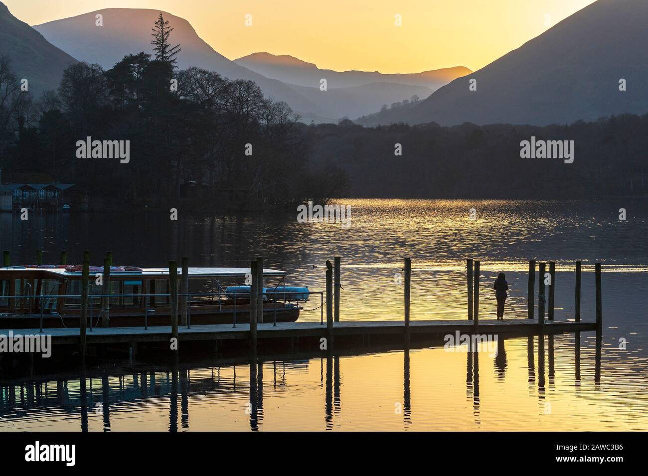Coucher de soleil sur Derwentwaetr à Keswick. Le quartier du lac. Banque D'Images