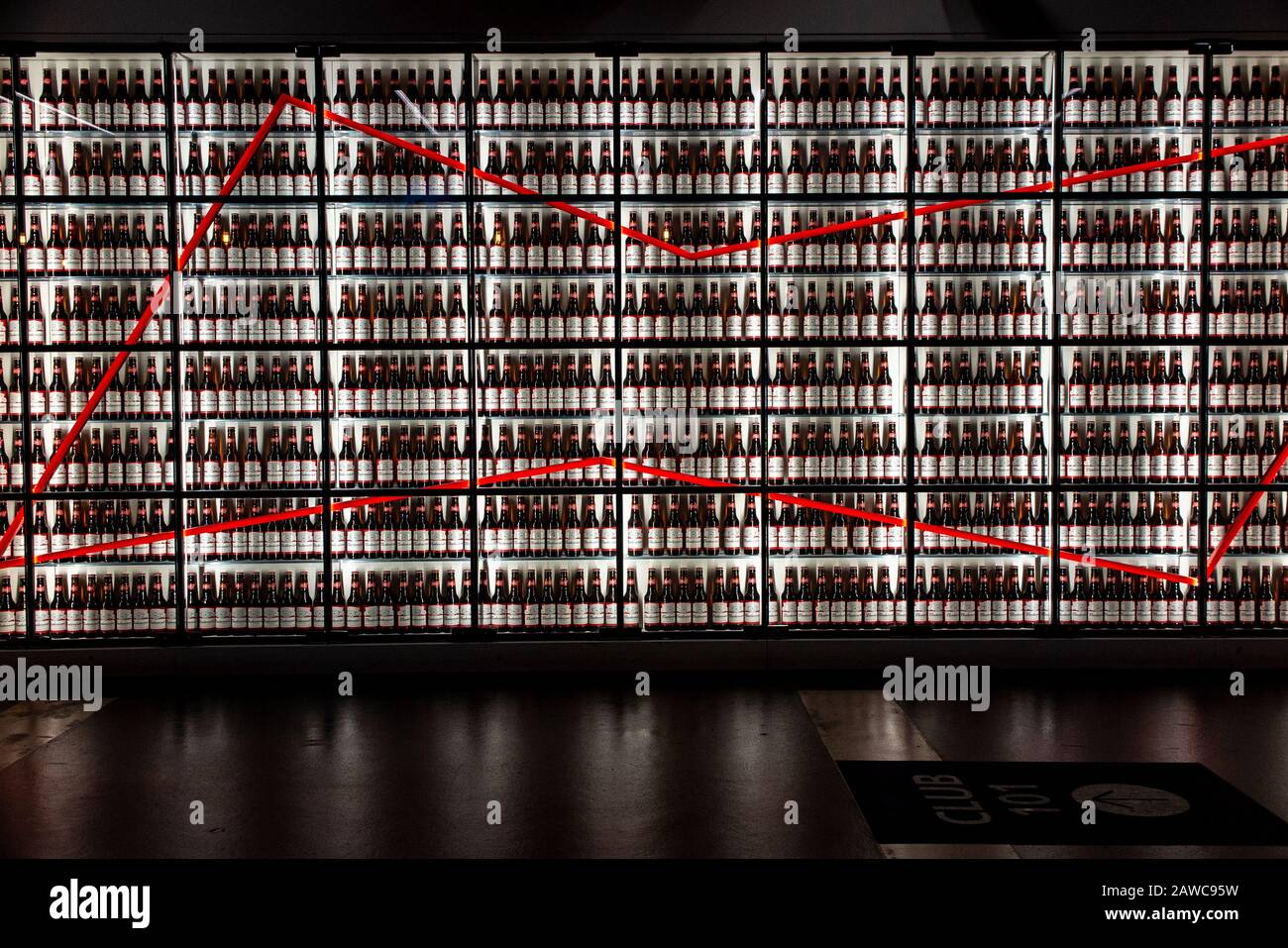 Un vaste spectacle de bières Budweiser dans une salle de concert à Londres Banque D'Images