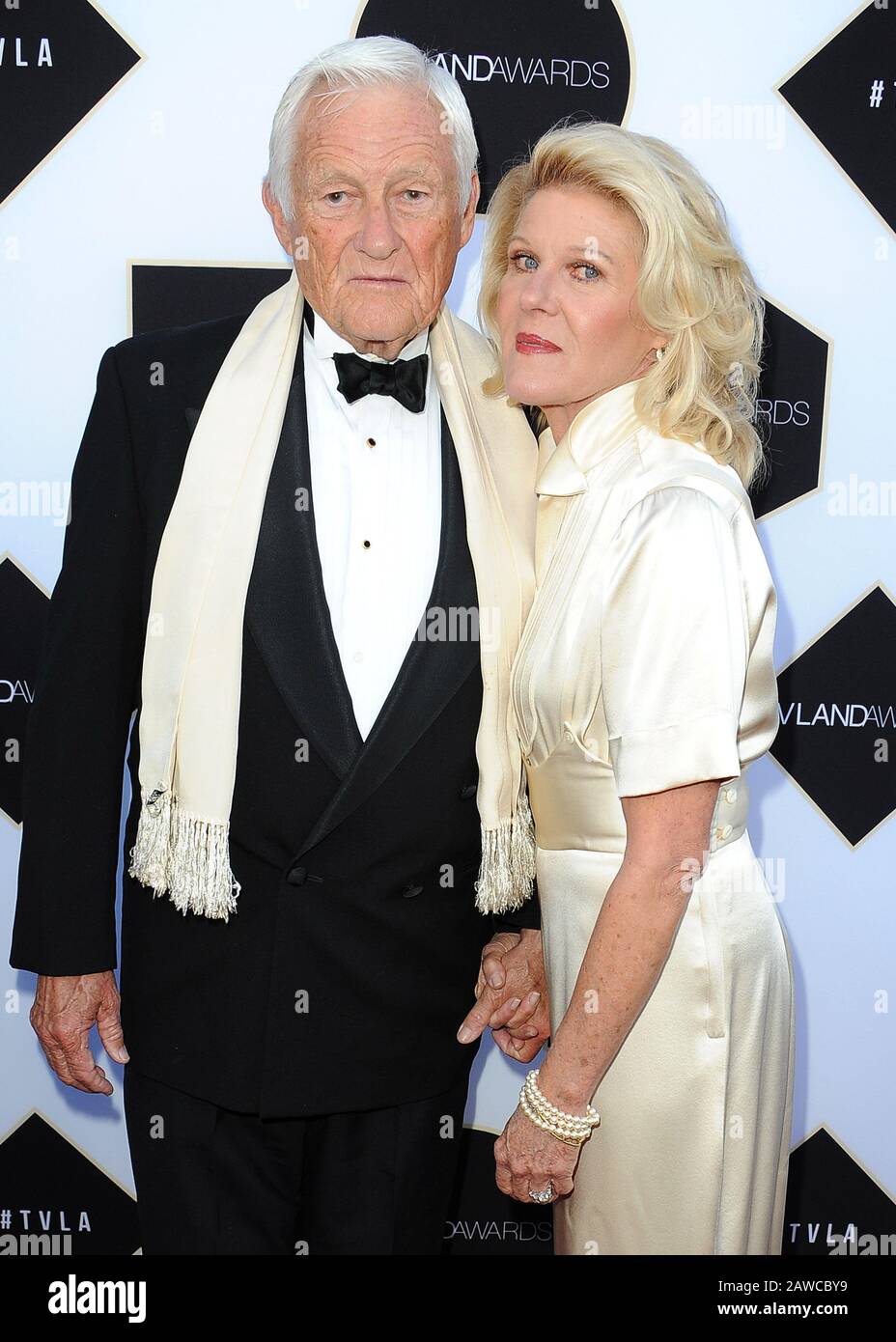 ***PHOTO DU FICHIER*** Orson Bean Frappé et Tué Par la voiture. Beverly HILLS, Californie - 11 AVRIL : Orson Bean et Alley Mills lors du salon TV Land Awards 2015 au Saran Theatre le 11 avril 2015 à Beverly Hills, Californie. Crédit: PGSK/MediaPunch crédit: MediaPunch Inc/Alay Live News Banque D'Images