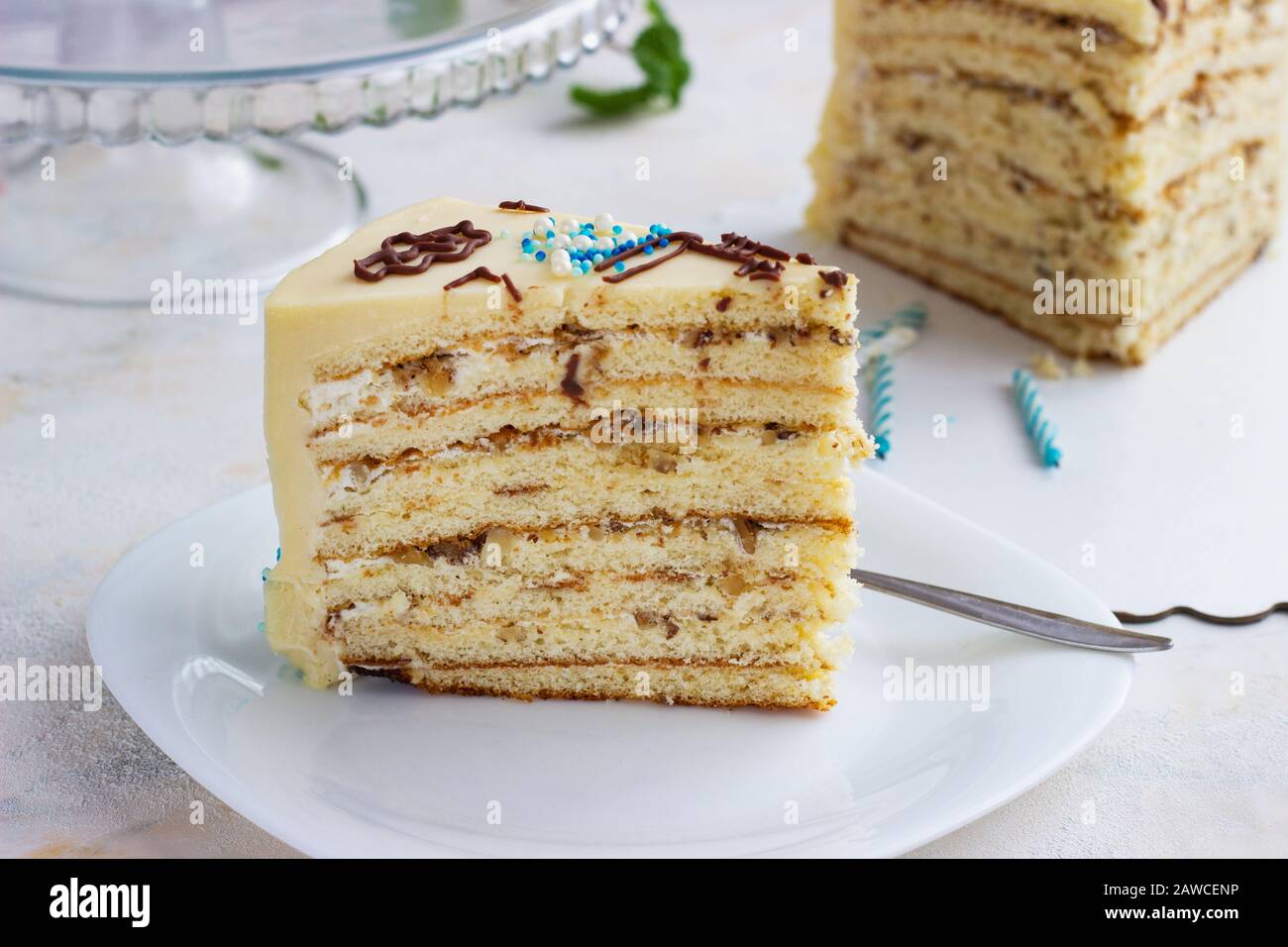 Coupez Un Morceau De Gateau De Fete Pour Bebe Sur Une Plaque Un Gateau Coupe Le Remplissage Photo Stock Alamy Coupez Un Morceau De Gateau De Fete Pour Bebe Sur Une Plaque Un Gateau Coupe Le Remplissage Photo Stock Alamy