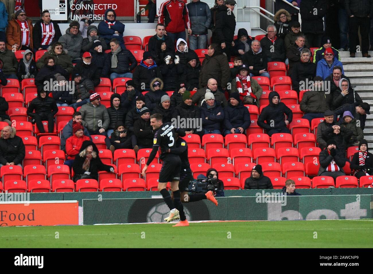 Stoke on Trent, Royaume-Uni. 8 février 2020. Ben Purrington, de Charlton Athletic, célèbre son objectif de le rendre 1-1 lors du match du championnat Sky Bet entre Stoke City et Charlton Athletic au Britannia Stadium, Stoke-on-Trent, le samedi 8 février 2020. (Crédit: Simon Newbury | MI News) la photographie ne peut être utilisée qu'à des fins de rédaction de journaux et/ou de magazines, licence requise à des fins commerciales crédit: Mi News & Sport /Alay Live News Banque D'Images