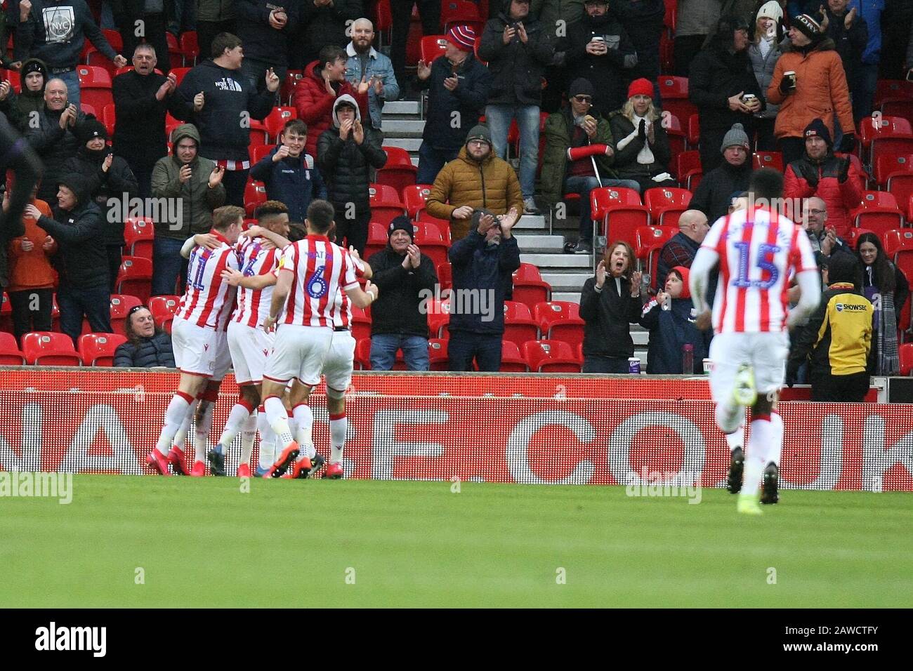 Stoke on Trent, Royaume-Uni. 8 février 2020. Thomas Ince de Stoke City célèbre son objectif à 2-1 lors du match de championnat Sky Bet entre Stoke City et Charlton Athletic au Britannia Stadium, Stoke-on-Trent, le samedi 8 février 2020. (Crédit: Simon Newbury | MI News) la photographie ne peut être utilisée qu'à des fins de rédaction de journaux et/ou de magazines, licence requise à des fins commerciales crédit: Mi News & Sport /Alay Live News Banque D'Images