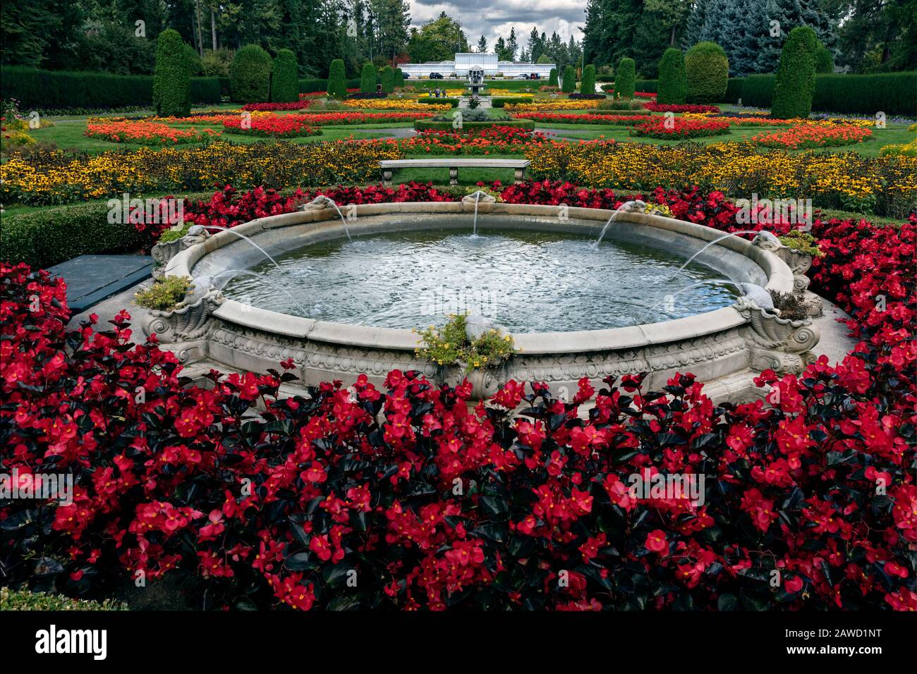 WA17387-00...WASHINGTON - l'eau se trouve dans le jardin Duncan du parc Manito de Spokane. Banque D'Images