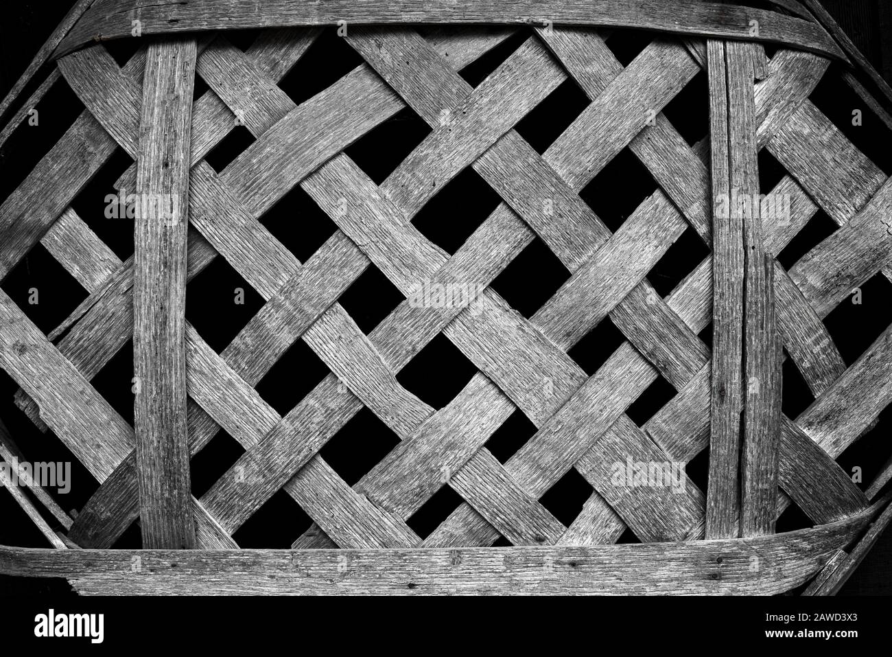 Un panier de tabac en bois ancien utilisé pour afficher le tabac mis sur le marché Banque D'Images