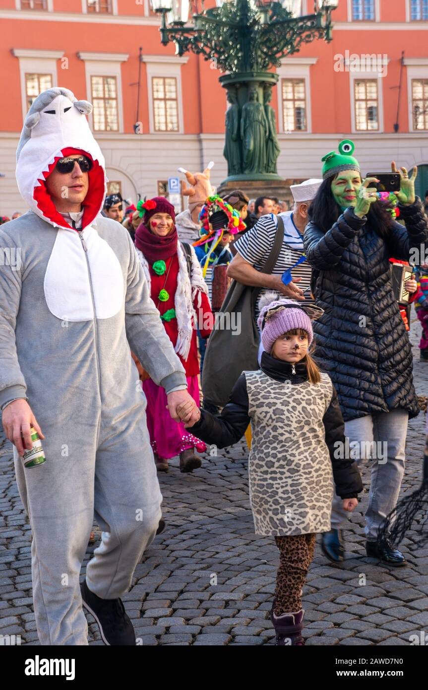 Prague, MALA STRANA, RÉPUBLIQUE TCHÈQUE – 8 FÉVRIER 2020: Masopansky Masopust ou le carnaval de Mardi gras de Prague. Habiller l'événement annuel traditionnel Banque D'Images