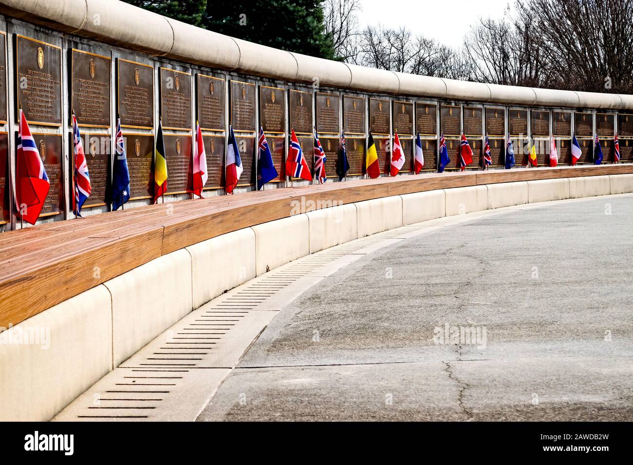 Drapeaux alliés au National D-Day Memorial à Bedford, Virginie Banque D'Images