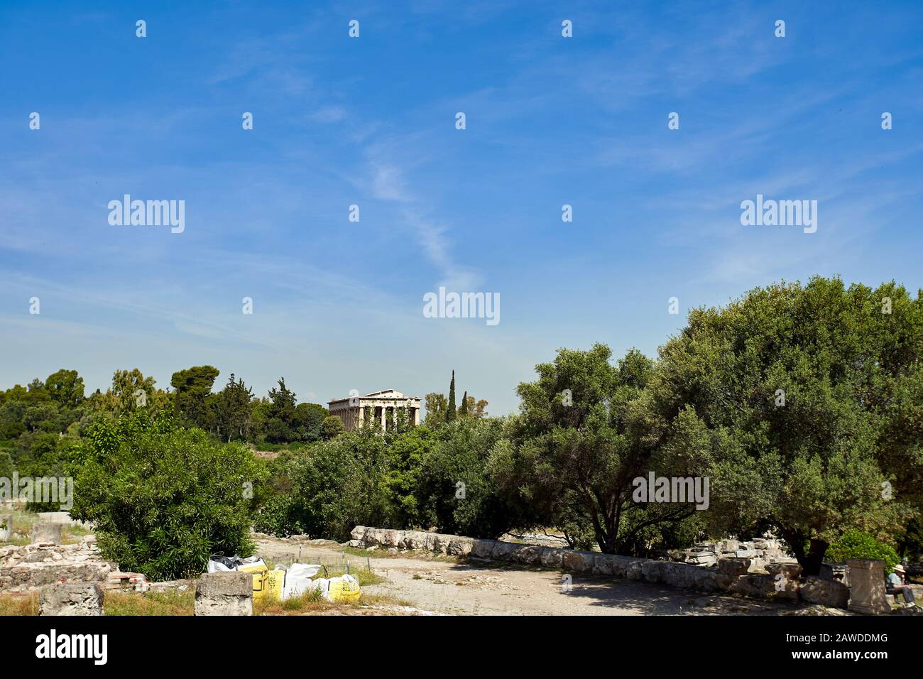 Vieilles ruines romaines Agora dans une journée d'été à Acropole Grèce, Athènes Banque D'Images