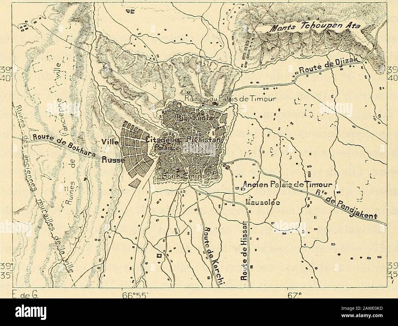 Nouvelle géographie universitaire : la terre et les hommes . n des montagnes, blanches en hiver, violettes ou azurées en 1 Rurnouf, Commentataire sur le Yaçna. - Sobolev, Zapaiski Geogr. Obcldchâtva, Elhnogr. IV, 1874. 3 Lehmann. Mitthèilungen von Petermann, LS65, n° 6. 4 Palladius. Travaux des mémoires de la mission religieuse russe à Pégin, tome IV.vi- G 7 53Ô NOUVELLE GEOGRAPHIE UNIVERSITÉ. été. Au nord-est, la coline du Tchoupan-ata, porte des ruines pitto-resques et le tombeau dun saint, le patron des bergers, domine Samarkandet ses jardins. CEST au pied de cette hauteur que se bifurcent Banque D'Images