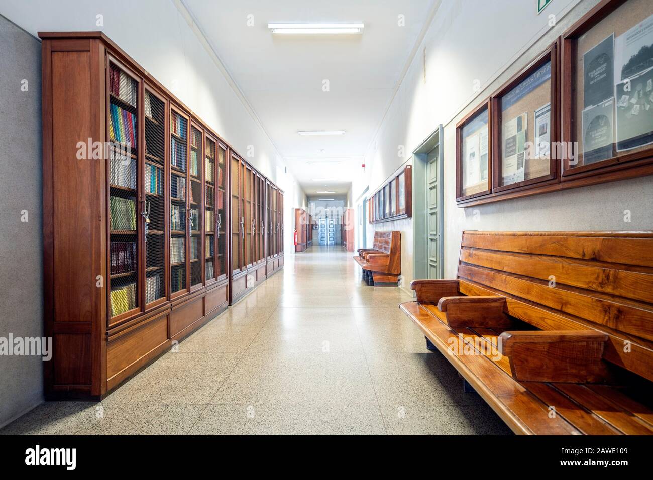 Couloir vide de l'Université de Coimbra, l'une des plus anciennes universités d'Europe, Portugal Banque D'Images