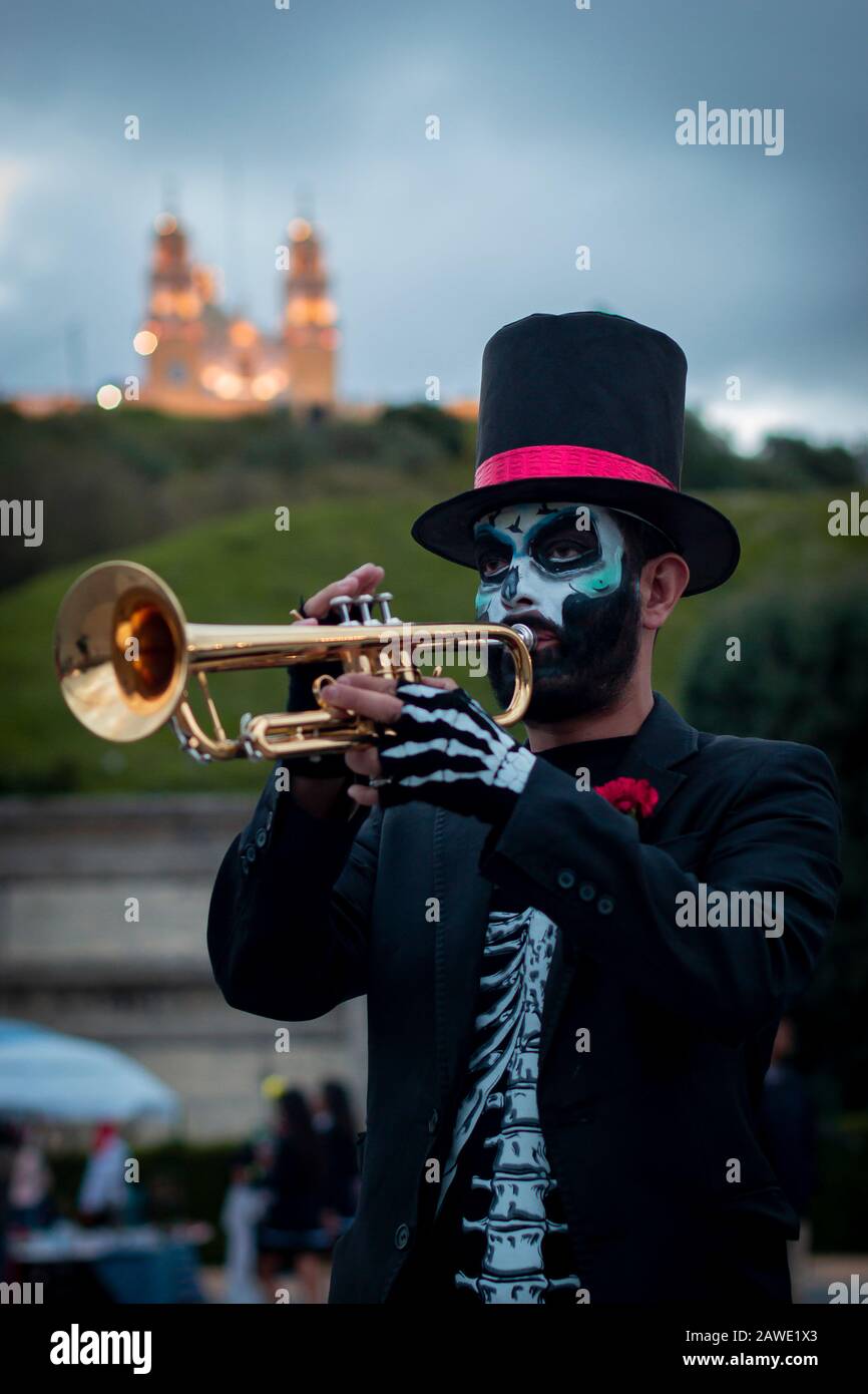 Catrin dans le jour de la parade des morts à Puebla, qui célèbre la religion catholique pour commémorer leurs morts, sous la croyance que les âmes visitent le li Banque D'Images