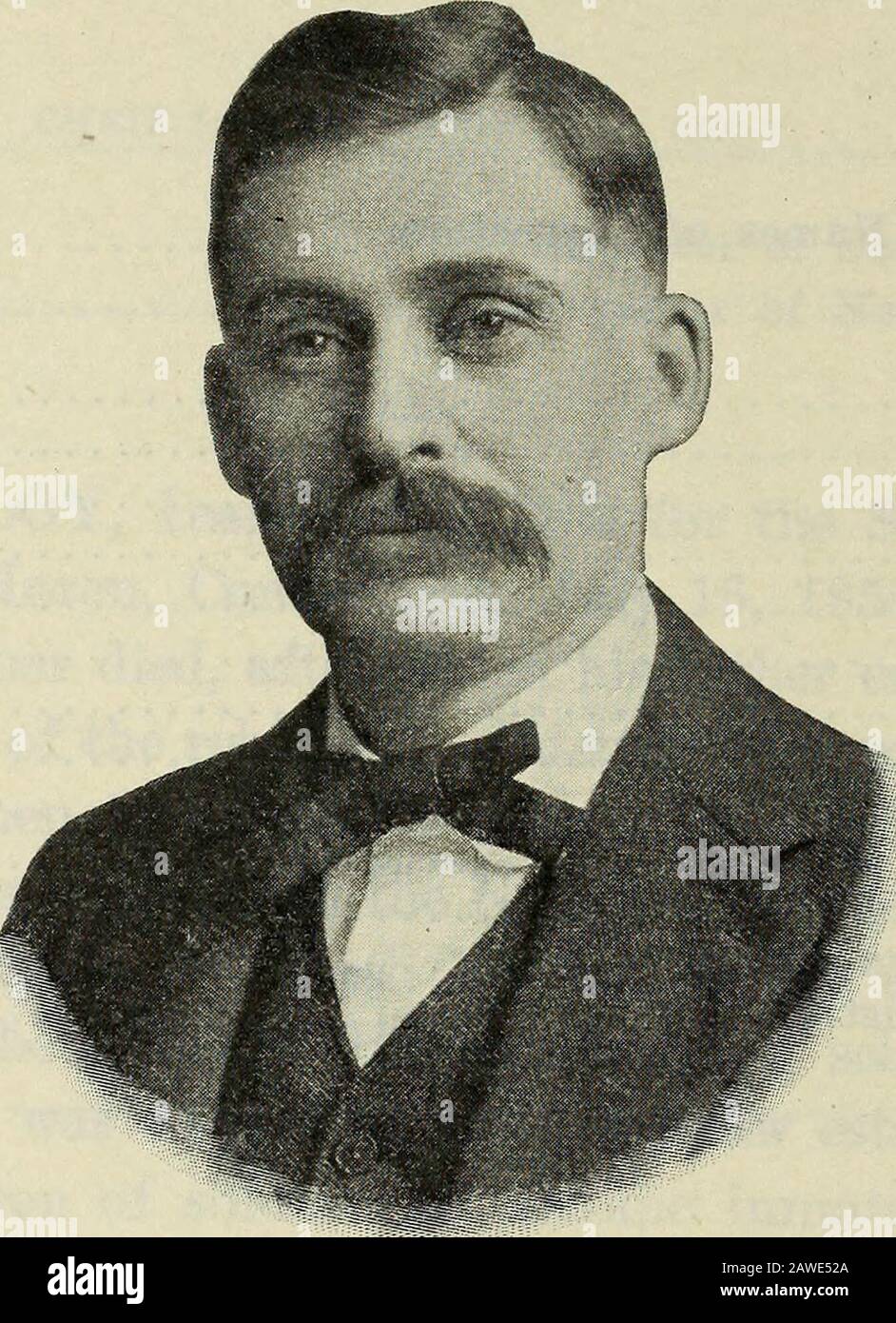 Les notices biographiques de l'Ohio, un manuel du gouvernement et des institutions de l'état de l'Ohio . e 70ème Assemblée générale, qu'il a heldthrough les 71ème et 72d Assemblies générales. WM a nommé Inspieitorof Oils pour le deuxième district de l'Ohio, par le gouverneur Nash, le 15 mai 1900, et a été reconduit le 15 mai 1902. (586) LES NOTICES BIOGRAPHIQUES DE L'OHIO. 587 L'Inspecteur Des Huiles. INSPECTOES D'HUILE. Appioiratie© par le GoVecmor. Terme-, twt) an. En vertu de la loi tlie de 1892, l'État a été divisé en intioi deux disitriets, et un chef iDspeotor ap-pioiiiiiiiiied de eiach disitrict. Noms des inspecteurs. Années de Banque D'Images