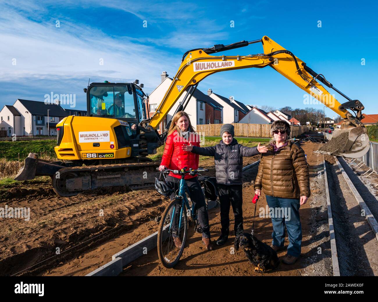 Photocall pour la construction de Cala Homes de la voie principale pour la marche et le vélo de Gullane à West Fenton, East Lothian, Ecosse, Royaume-Uni Banque D'Images