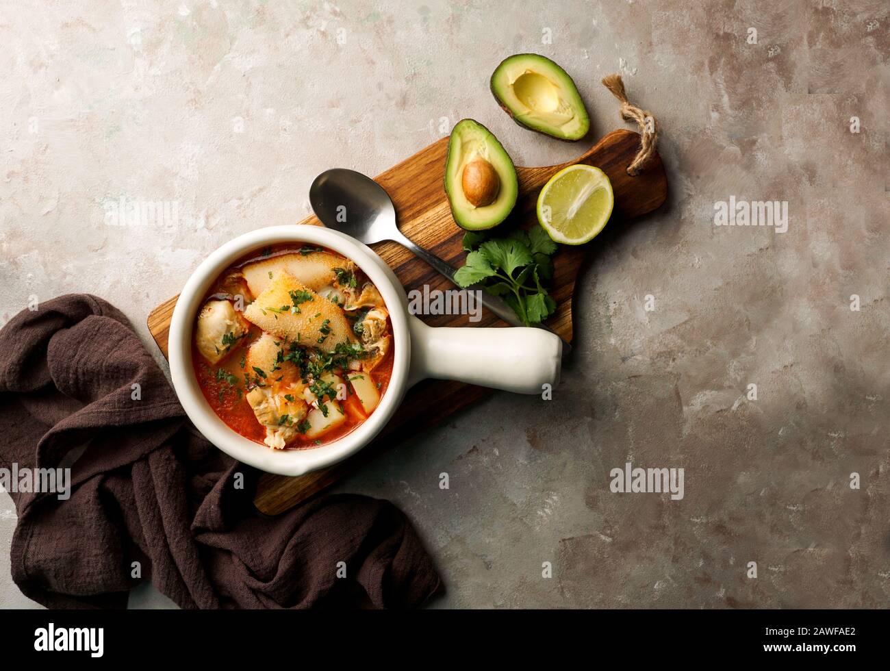 Sopa de mondongo, colombiano, plat d'Amérique latine, soupe faite de tripe en dés (l'estomac d'une vache ou d'un cochon) lentement cuite Banque D'Images