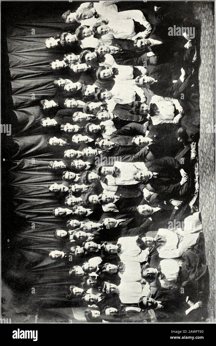 Colorado College Nugget (annuaire) . erson,C. M. Angell, F. V. Ashton, W. A. Bartlett, H. E. Boatright, P. M. Browne, E. DEF. Curtis, W. M. Darley, Arthur Edmonds, C. F. Emrich,A. H. Fisher, Rouleau De Classe. Clara Kavanagh, G. C. Lac, J. G. Lamb, W. G. Lennox, J. K. Mcclintock,Mlle M. Mcdowellada Meyers,Alice Meyers,Pedro P. Montoyareuel Morgan,Russel Mott,James Muffley,Eleanor Paise,Ruth Perkins,Marjorie Pitman,Vera Rodger,Samuel Ross,Bessie Schafer,Evlyn Shuler, Ingénieurs. J. II Fisk, A. T. français, ]. W. Davis, C.F. Hill, C. E.Jackson, C. S. Leuchtenburg, Won F. Lowry, R. L. Mack, H. McAfee, F C. McBride, Banque D'Images