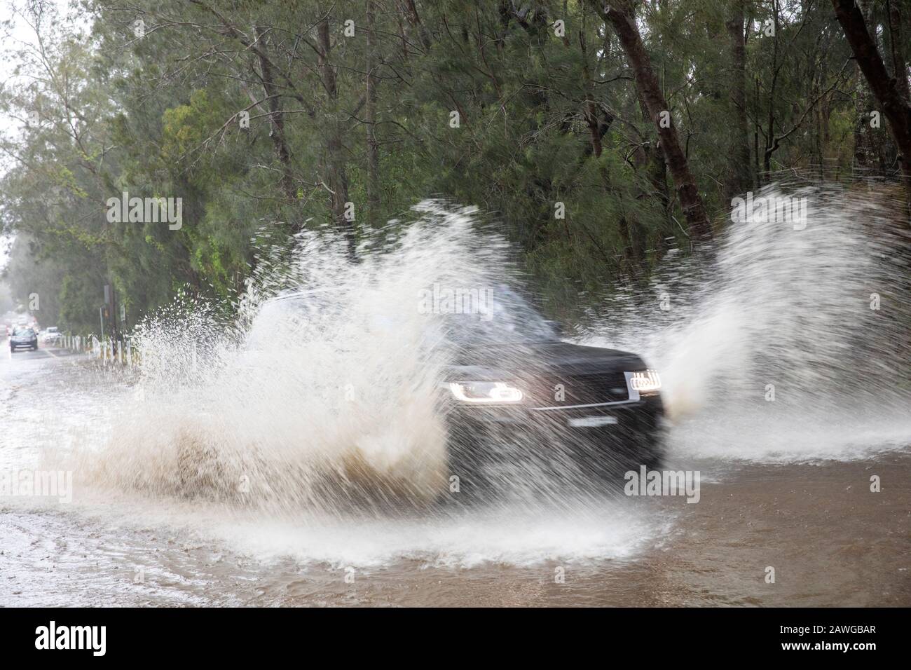 Palm Beach, Sydney, 9 Février 2020. De fortes précipitations et de forts vents provoquent des inondations éclair sur Barrenjoey Road , Sydney,.Australie crédit :martin berry/Alay Live news. Banque D'Images