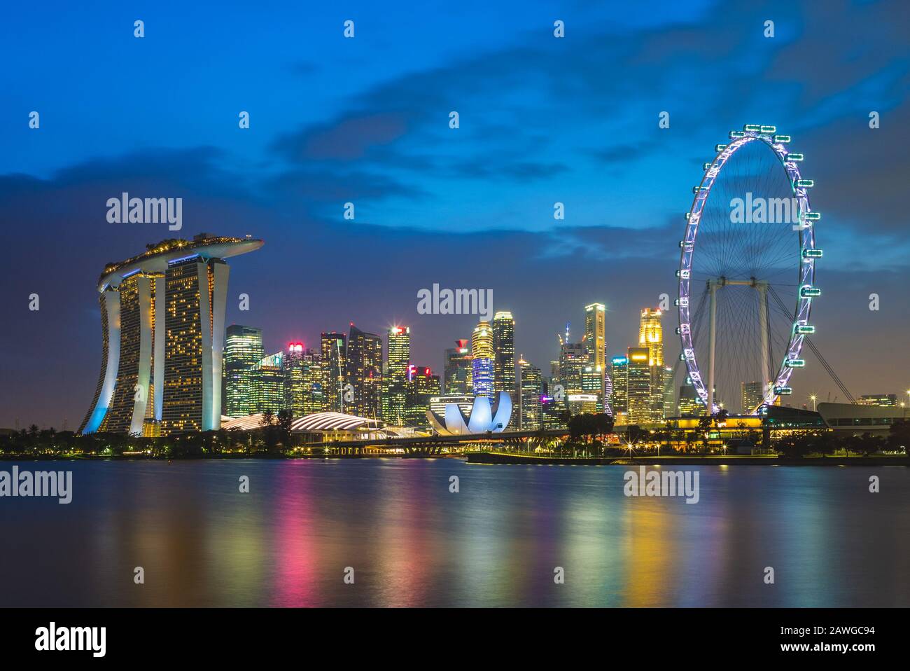 horizon de singapour à la baie de la marina et aux jardins Banque D'Images