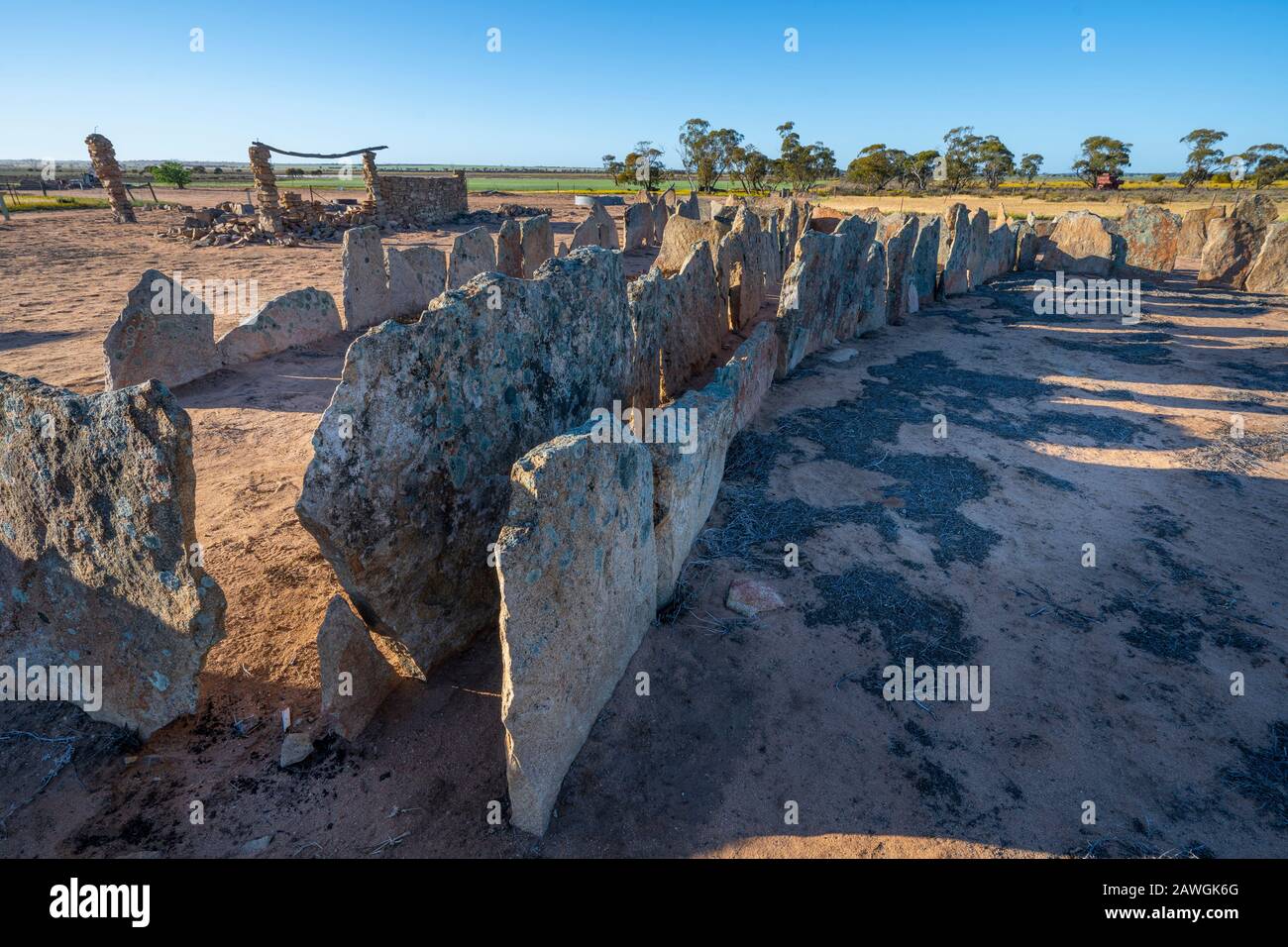 Les Verges historiques de Pergandes Sheep dans les années 1920 utilisant des dalles de granit. Australie Occidentale Banque D'Images