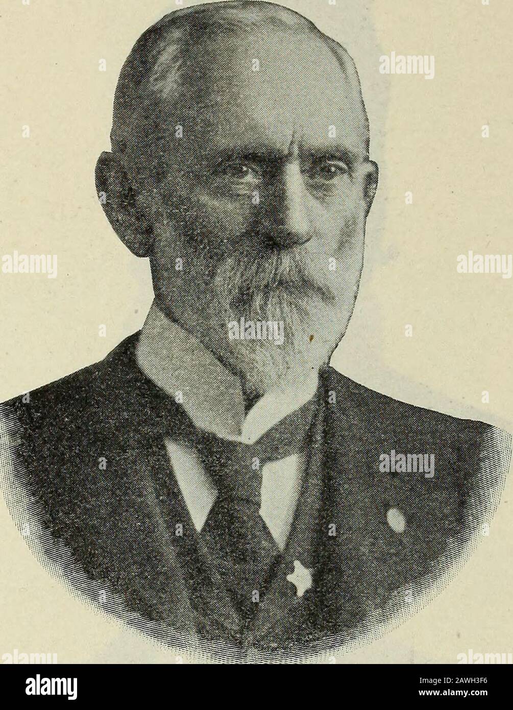 Les notices biographiques de l'Ohio, un manuel du gouvernement et des institutions de l'état de l'Ohio . ocation pour les seize dernières années, enseignement des écoles de village et de pays. A été élu maire de Coldwater en 1891 andre-élu en 1893. A été le Comité exécutif du parti démocratique de son comté à différents moments. Il a été élu à la 74ème Assemblée générale et réélu à la 75ème. En avril 1902, tout en servant dans le 75ème, le maire de Coldwater a été élu une troisième fois. Il est un travailleur acharné et un défenseur intrépide des droits de la personne. Alors que de la fin des années son temps a été constamment consacré Banque D'Images