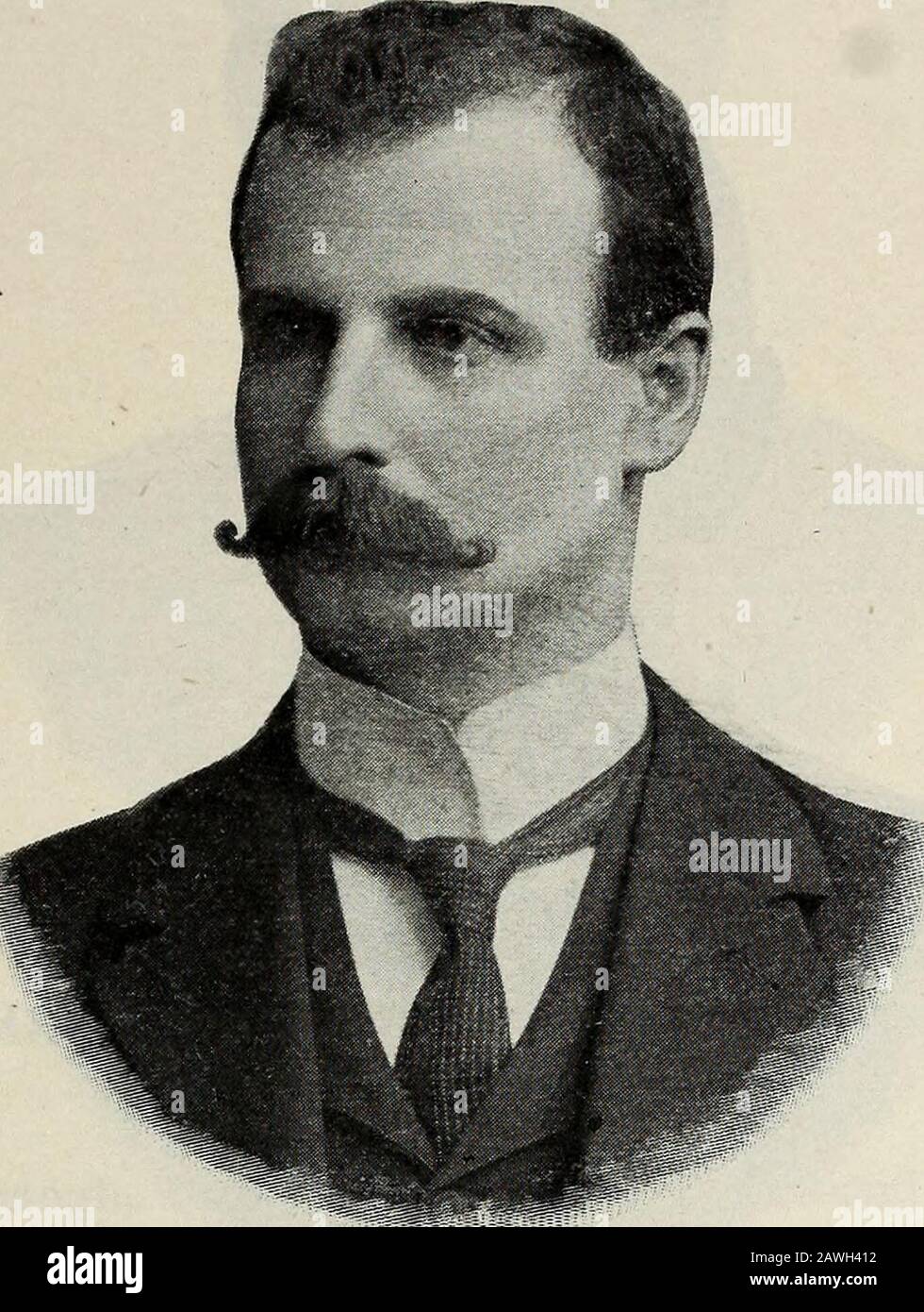 Les notices biographiques de l'Ohio, un manuel du gouvernement et des institutions de l'État de l'Ohio . MK. BRANNOCK, du comté de Clermont. Charles A. Brannock, républicain, représentant du comté de Clermont, est né le 30 septembre 1871, est devenu étudiant en droit et a été admis au bar de l'Ohio le 6 juin 1893. Marié Miss Mattie Williams 30 Octobre 1895. Devenu le candidat du parti républicain de son comté en juin 1901, et à ce qui suit : l'élection de non-vember a mené à la fois le billet d'État et de comté, étant le premier républicain élu à l'Assemblée générale du comté de Clermont en six ans. Resid Banque D'Images