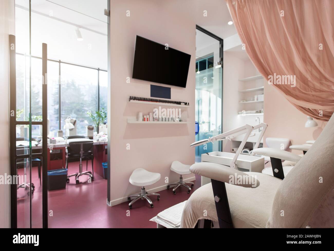 Salon de beauté Nclous, canapé-lit pédicure, style art déco Banque D'Images
