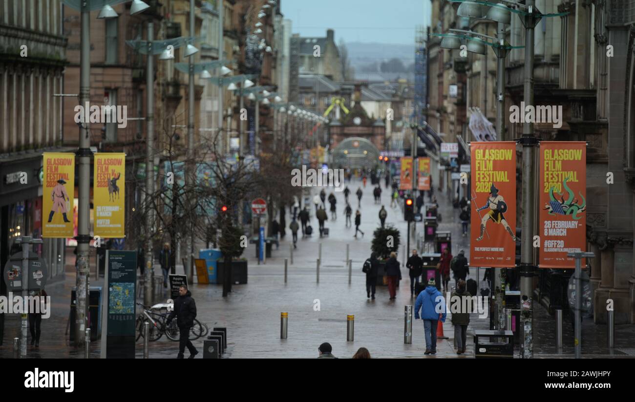 Glasgow, Écosse, Royaume-Uni, 9 février 2020: Météo britannique: La nuit des temps de tempête avec les prévisions d'une poursuite au cours des quatre prochains jours a vu des rues vides sans shopping dans le centre-ville dans le shopping le mile style de l'Ecosse sur la rue Buchanan. Copywrite Gerard Ferry/ Alay Live News Banque D'Images