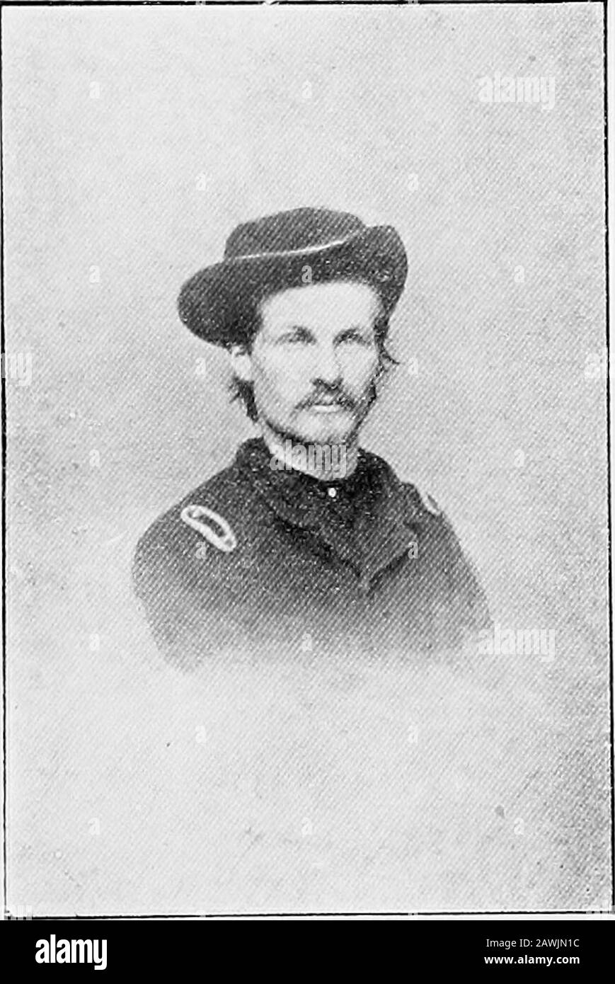 Histoire du premier régiment de cavalerie volontaire du Tennessee dans la grande guerre de la rébellion, avec les armées de l'Ohio et de Cumberland, sous les généraux Morgan, Rosecrans, Thomas, Stanley et Wilson1862-1865. COHPOBAL GEO. M. TEOBAUGH, COMPAGNIE U. M. C. WILLIAMS, premier sergent-Major du Régitnent, et Lieut. CAVALERIE VOLONTAIRE DE LA CO. G TENNESSEE. 97 monter et placer un soldat blessé à sa place, et dans cette voie des centaines auraient pu être apportés du champ rouge de Chickamauga. Quand notre commandant a découvert que la façon de laisser nos soldats blessés monter, il a fait tout le démontage et de revenir à la Banque D'Images