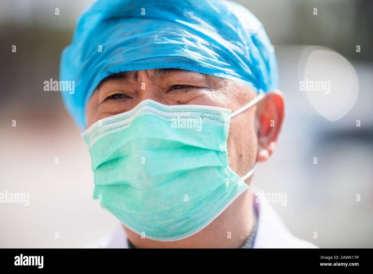 Suizhou. 9 février 2020. Photo prise le 9 février 2020 montre Zhang Zhenjian, chef de l'hôpital central de Suizhou, travaillant à l'hôpital de Suizhou, dans la province de Hubei en Chine centrale. Au total, 984 cas confirmés de pneumonie du coronavirus nouveau ont été signalés à Suizhou d'ici le 8 février. De nombreux travailleurs médicaux travaillent en première ligne pour lutter contre le virus. Crédit: Xiao Yijiu/Xinhua/Alay Live News Banque D'Images