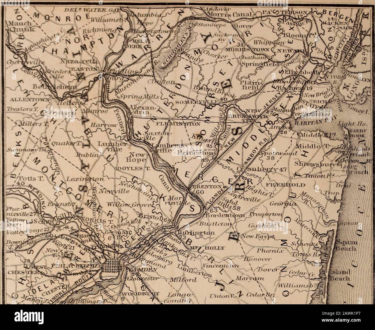 Livre illustré d'Appletons sur les récits américains guide complet et fiable ..to ..The United States and the British provocesWith cartes soigneuses de toutes les régions du pays, Et des photos de lieux et de scènes célèbres, à partir de dessins originaux de l'auteur et d'autres artistes . r toutes les régions du Sud. Peut-être pas d'autres tnomilles de chemin de fer dans le monde barbu des freux prodigieux d'hommes et de marchandises comme ceci. Newark, à 14,5 km de New York et à 78 km de Philadelphie; établi en 1666; population (en 1855) 50 000, sur la rive droite de la PassaicRiver, à 6,4 km de son entrée INTONE Banque D'Images