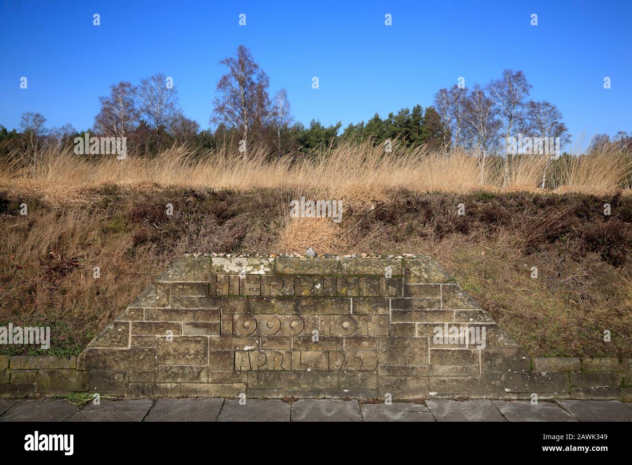 Mémorial de la tombe de masse, mémorial du camp de concentration de Bergen-Belsen, Basse-Saxe, Allemagne, Europe Banque D'Images